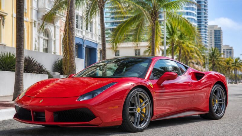 Quantas Ferraris Tem no Brasil? Números, Modelos e Perfil dos Donos